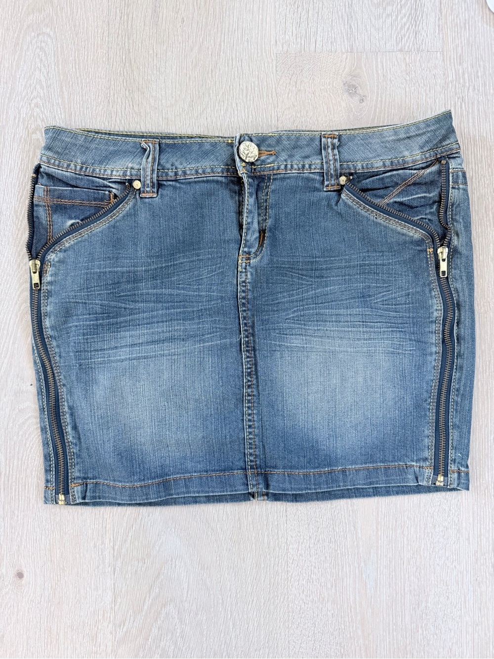 Denim Zip-Accent Women's Mini Skirt in Blue size 11